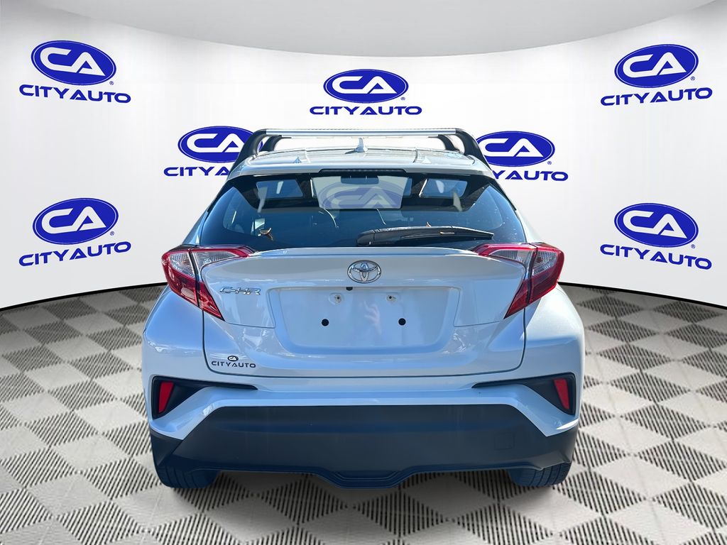2018 Toyota C-HR XLE photo 4