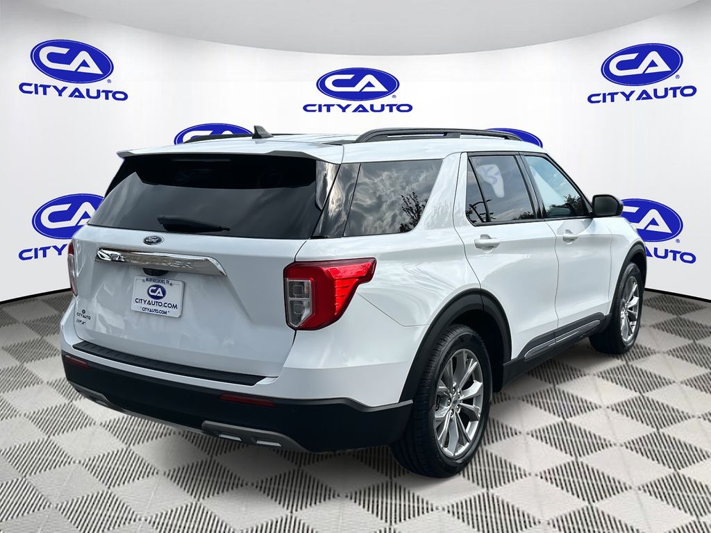 2022 Ford Explorer XLT photo 2