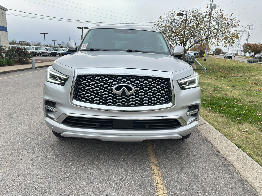 2019 Infiniti QX80 Luxe photo 3