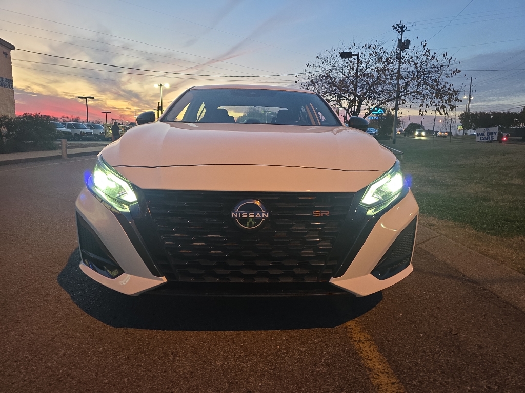 2023 Nissan Altima 2.5 SR photo 3