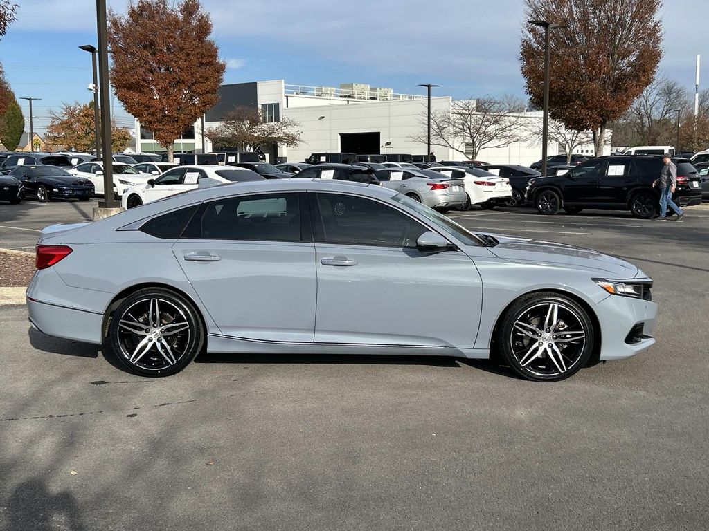 2022 Honda Accord Touring photo 2