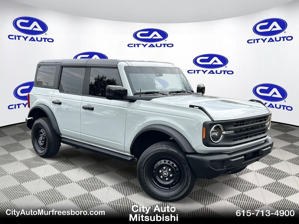 2023 Ford Bronco 4-Door Base's photo