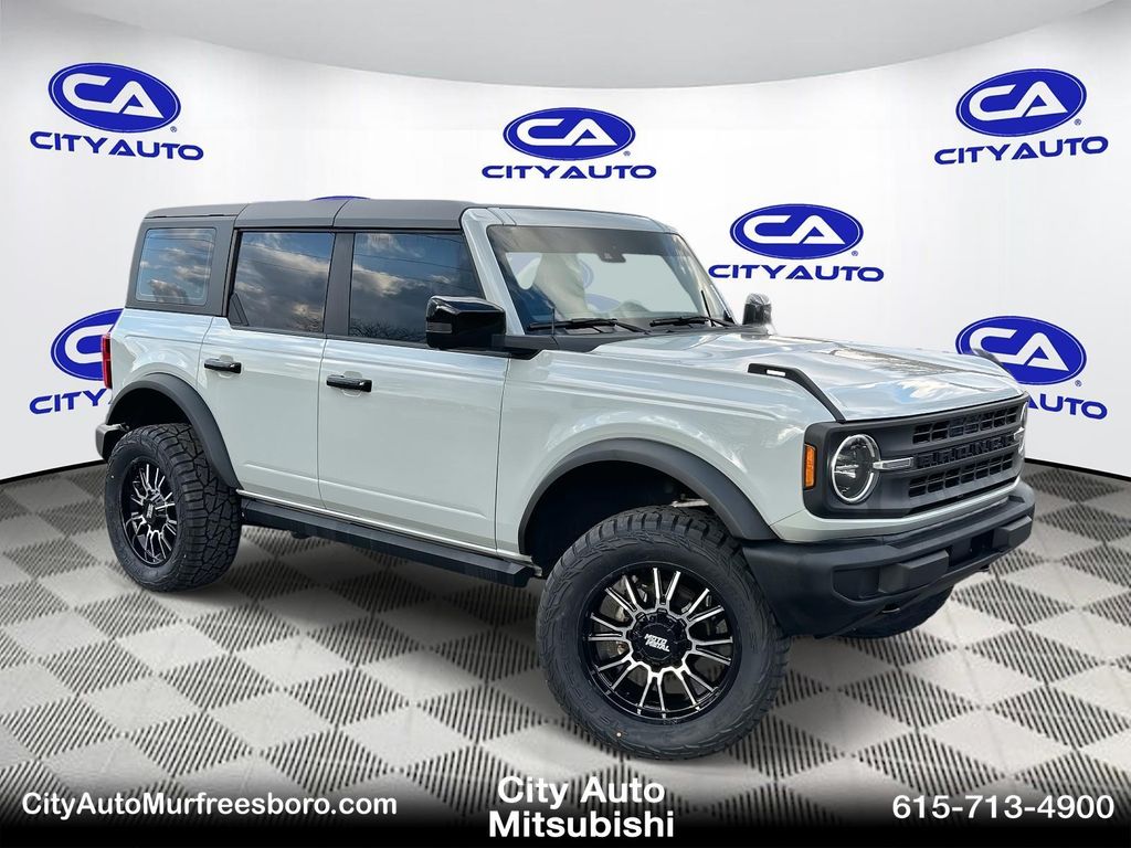 2023 Ford Bronco 4-Door Base's photo