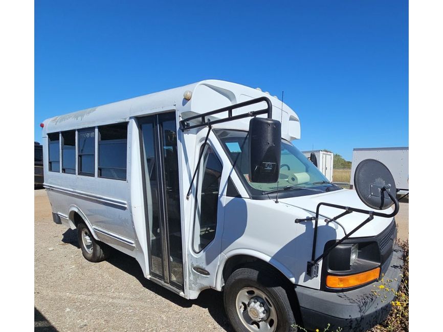 2003 Chevrolet Express G3500's photo