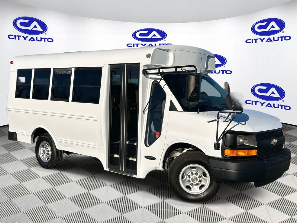 2003 Chevrolet Express G3500's photo