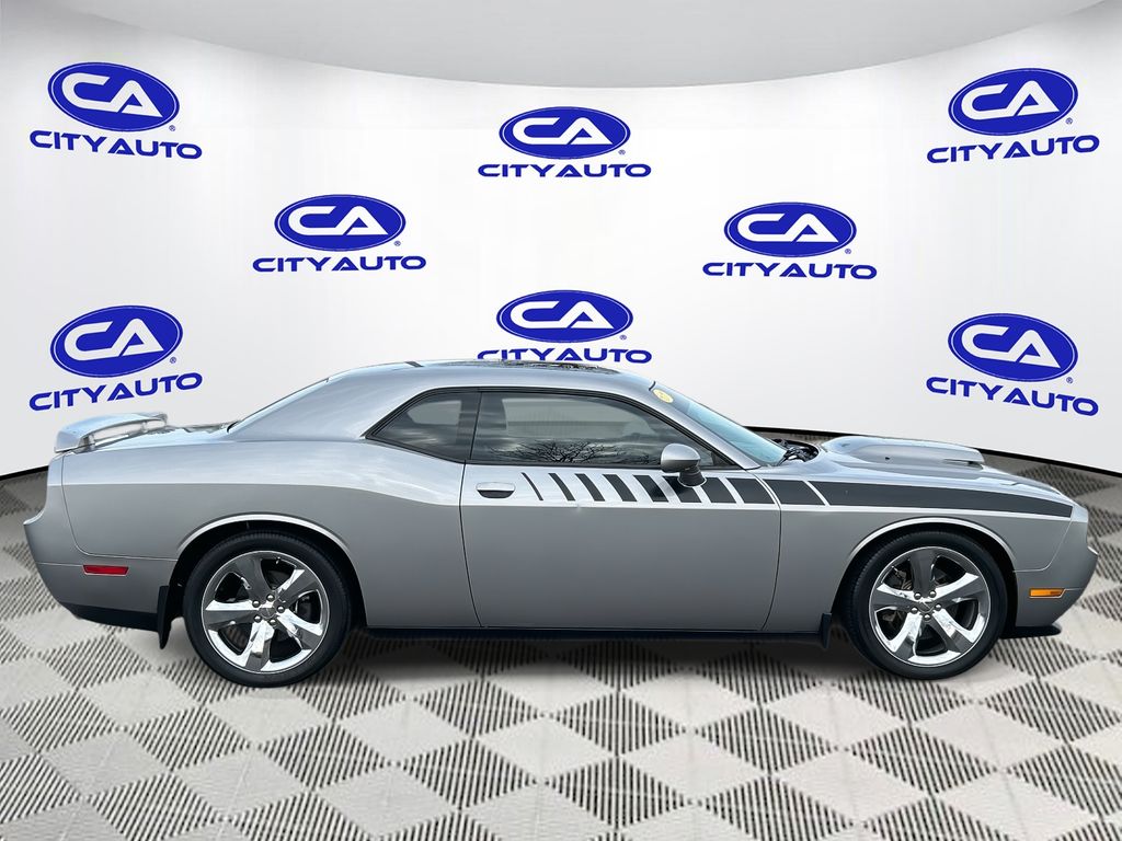 2013 Dodge Challenger R/T photo 2