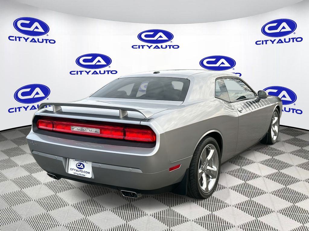 2013 Dodge Challenger R/T photo 3