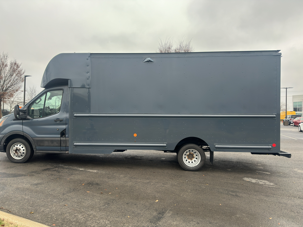 2021 Ford Transit Cutaway photo 2