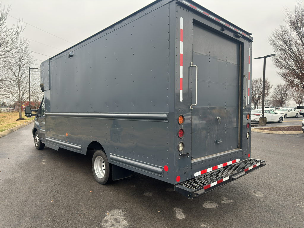 2021 Ford Transit Cutaway photo 3