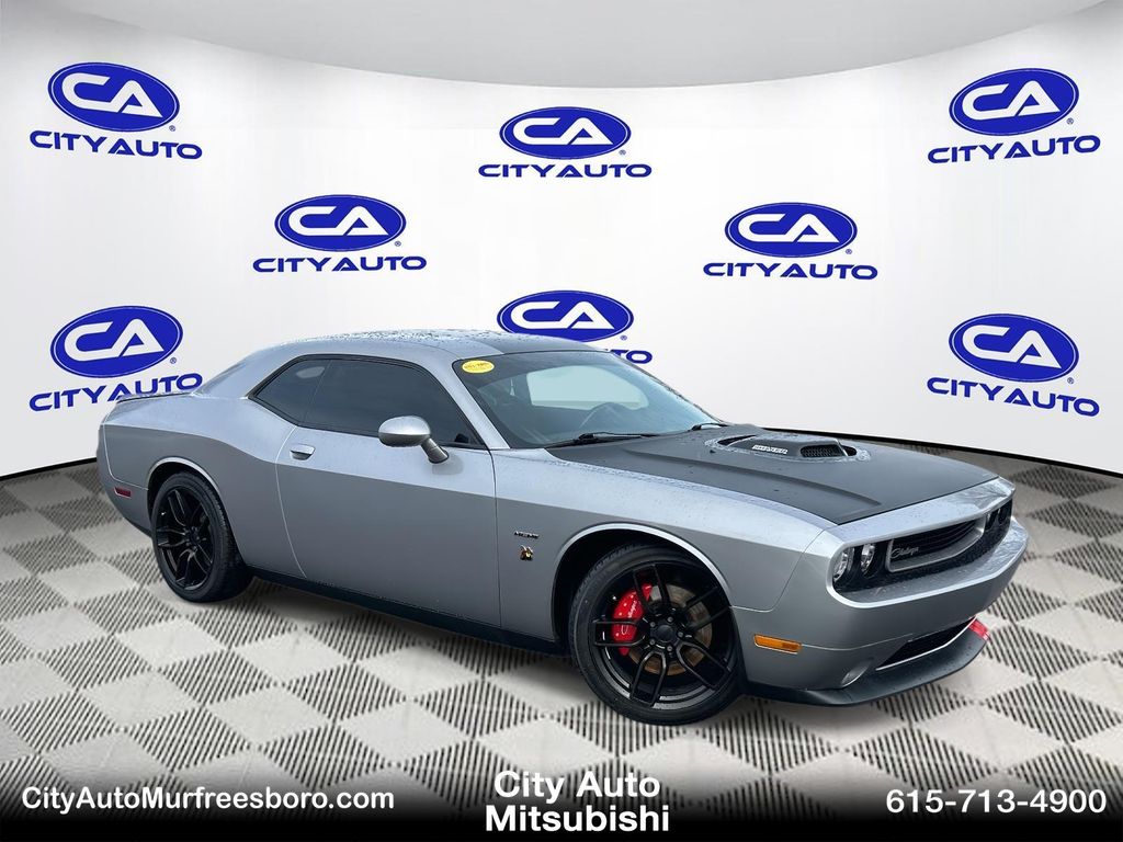 2014 Dodge Challenger R/T's photo