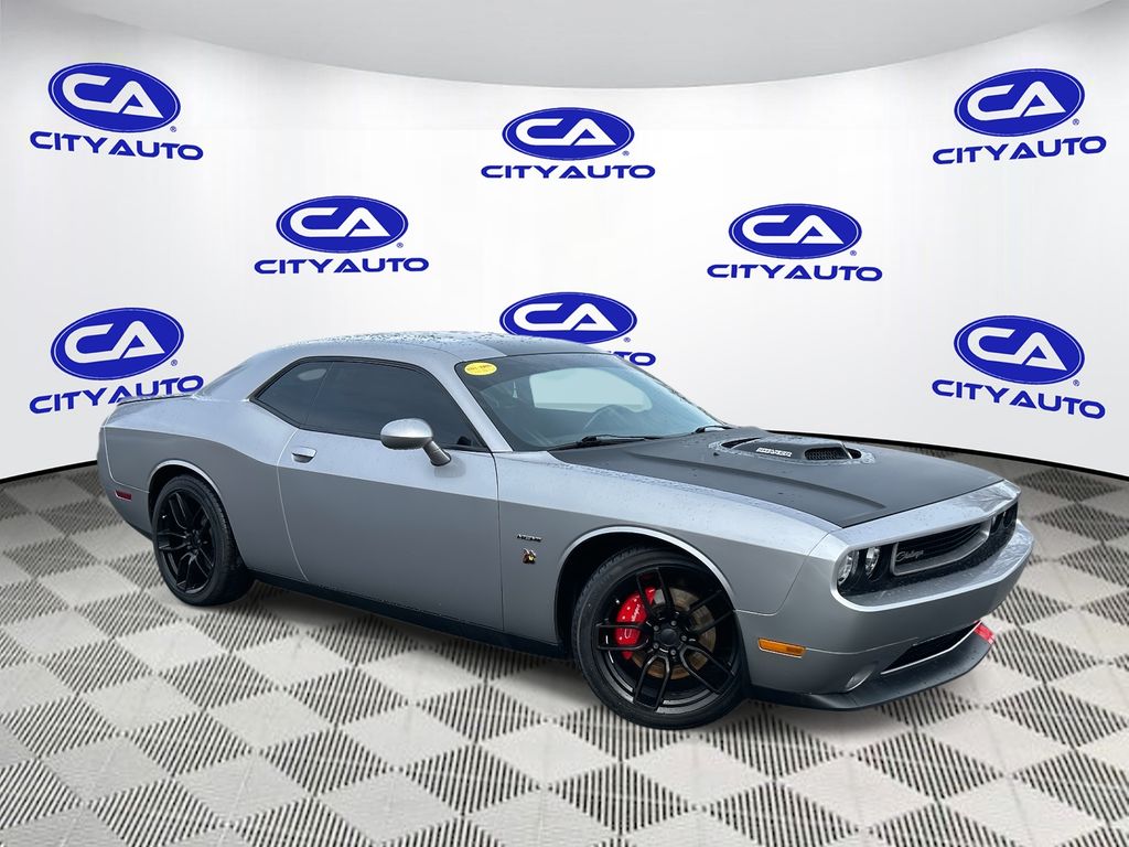 2014 Dodge Challenger R/T's photo