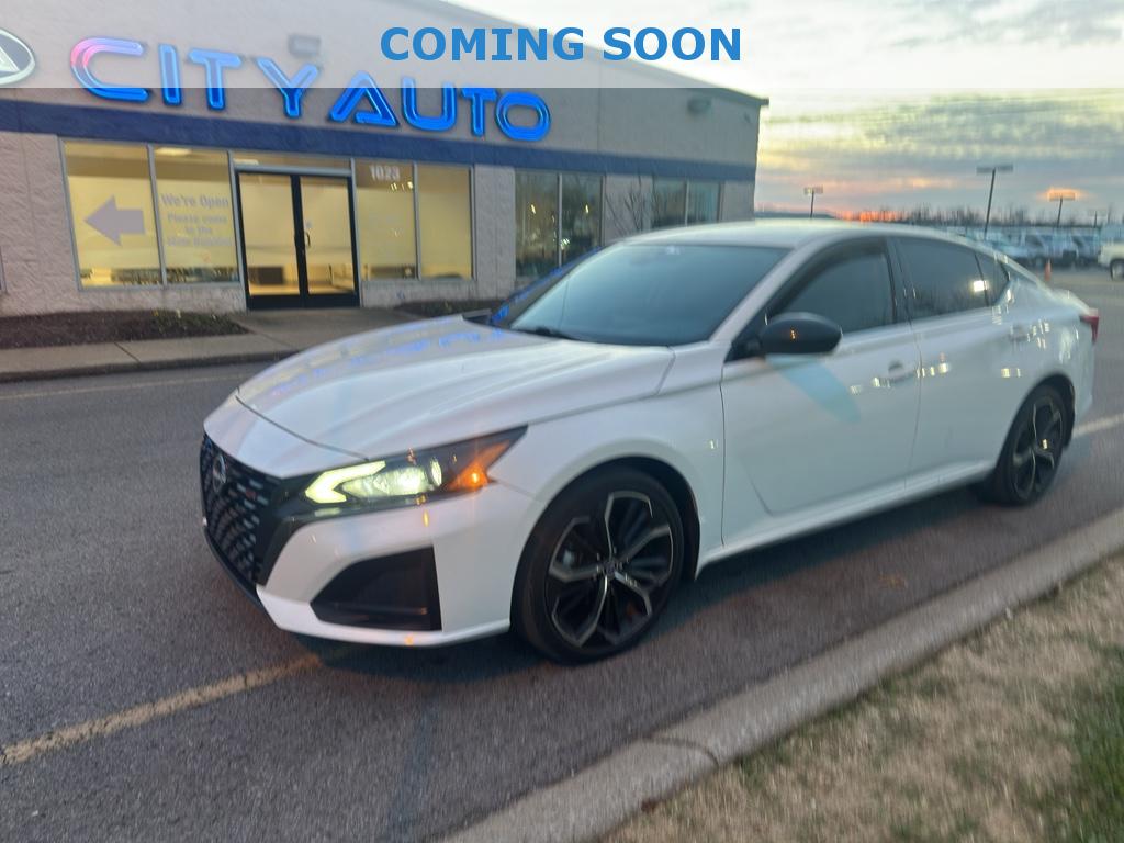 2023 Nissan Altima SR's photo