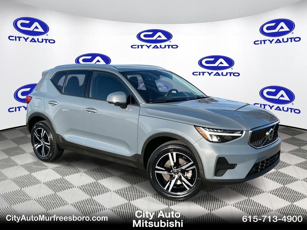 2023 Volvo XC40 Core's photo