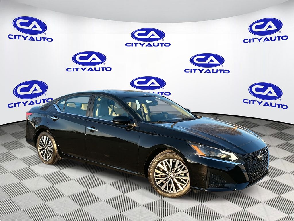 2023 Nissan Altima SV's photo