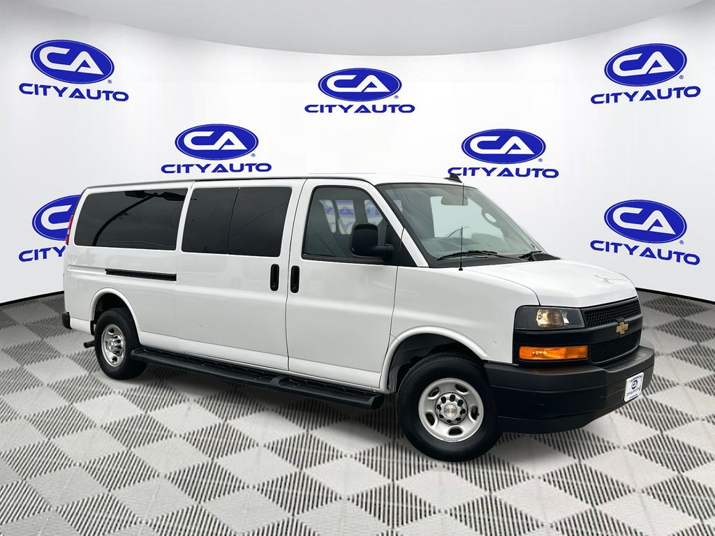 2023 Chevrolet Express Passenger LS's photo