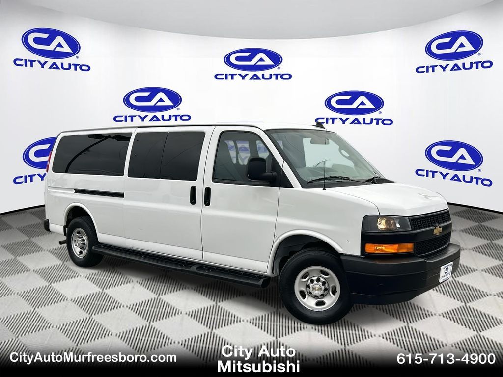 2023 Chevrolet Express Passenger LS's photo