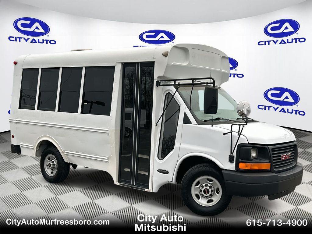 2004 GMC Savana's photo