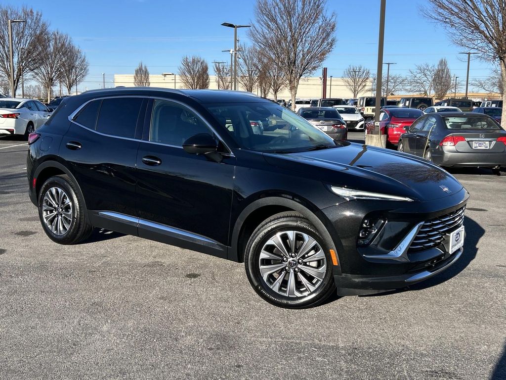 2025 Buick Envision Preferred's photo