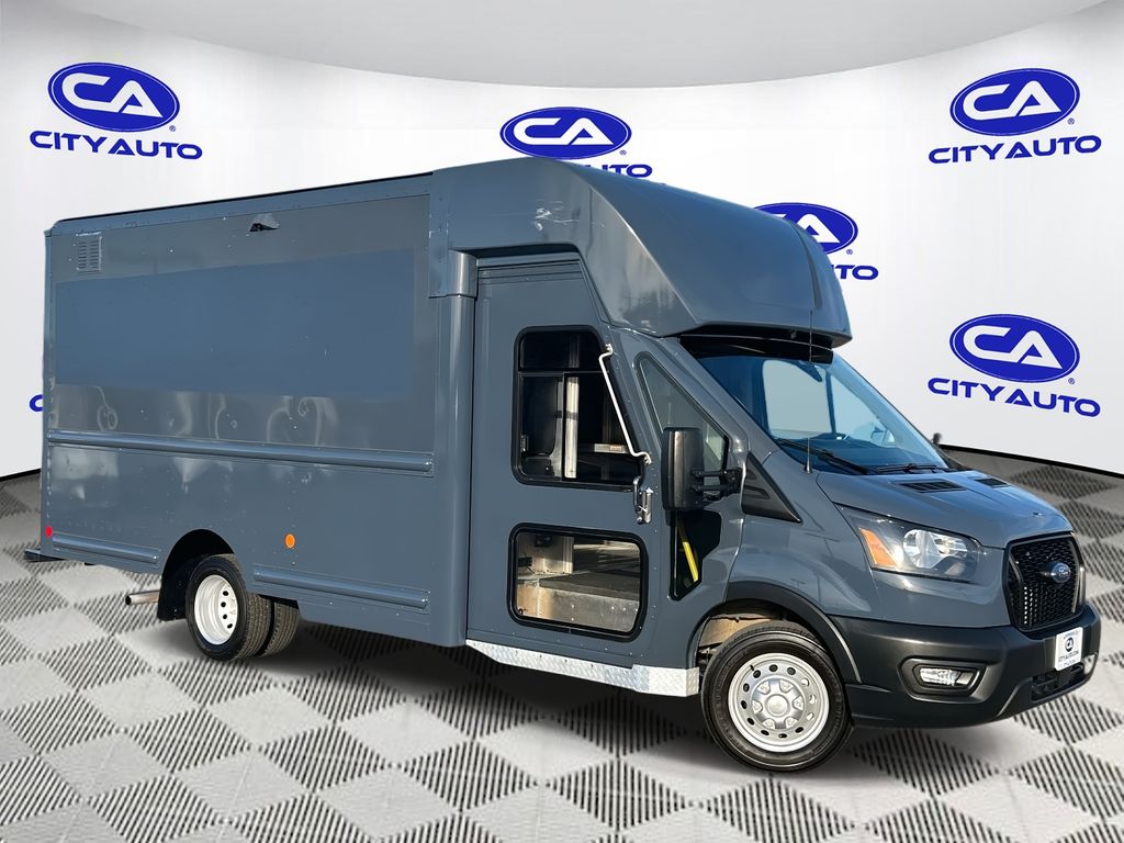 2022 Ford Transit Cutaway Base's photo
