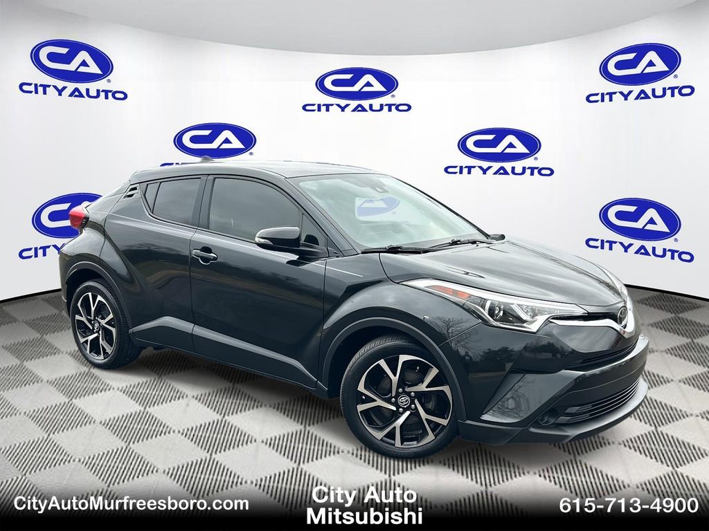 2019 Toyota C-HR XLE's photo