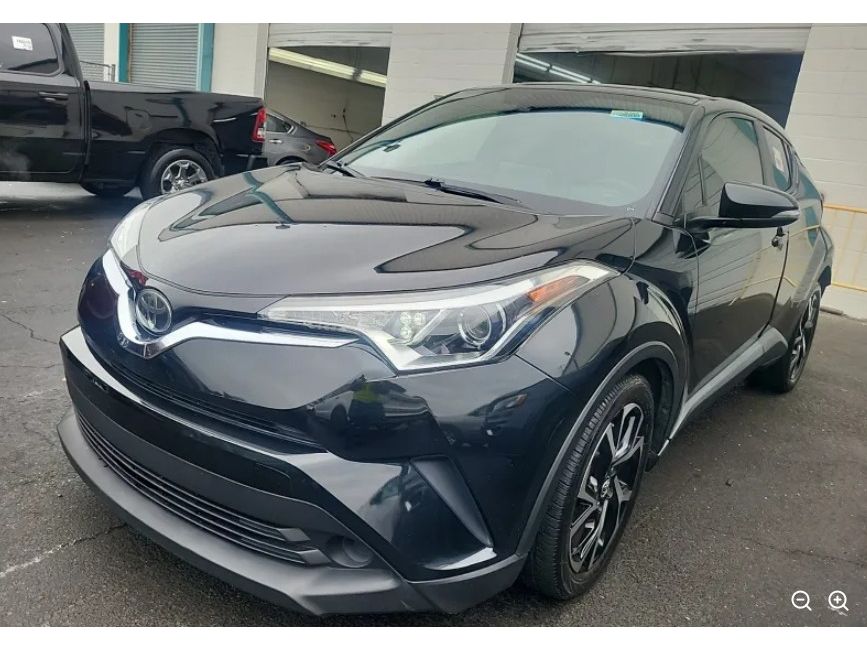 2019 Toyota C-HR XLE's photo