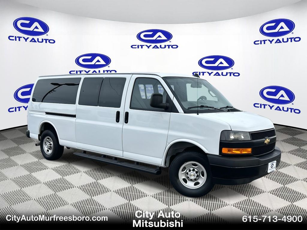 2023 Chevrolet Express LS's photo