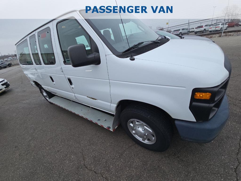 2014 Ford E-Series Econoline Van Commercial's photo