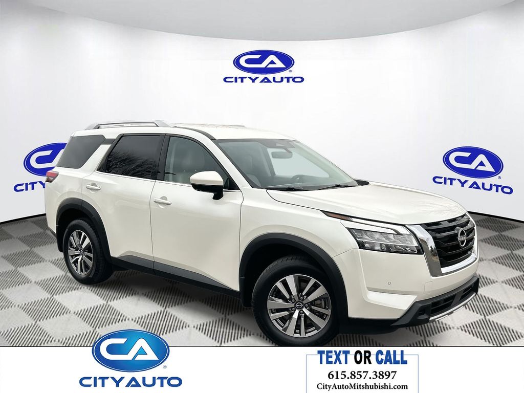 2023 Nissan Pathfinder SL