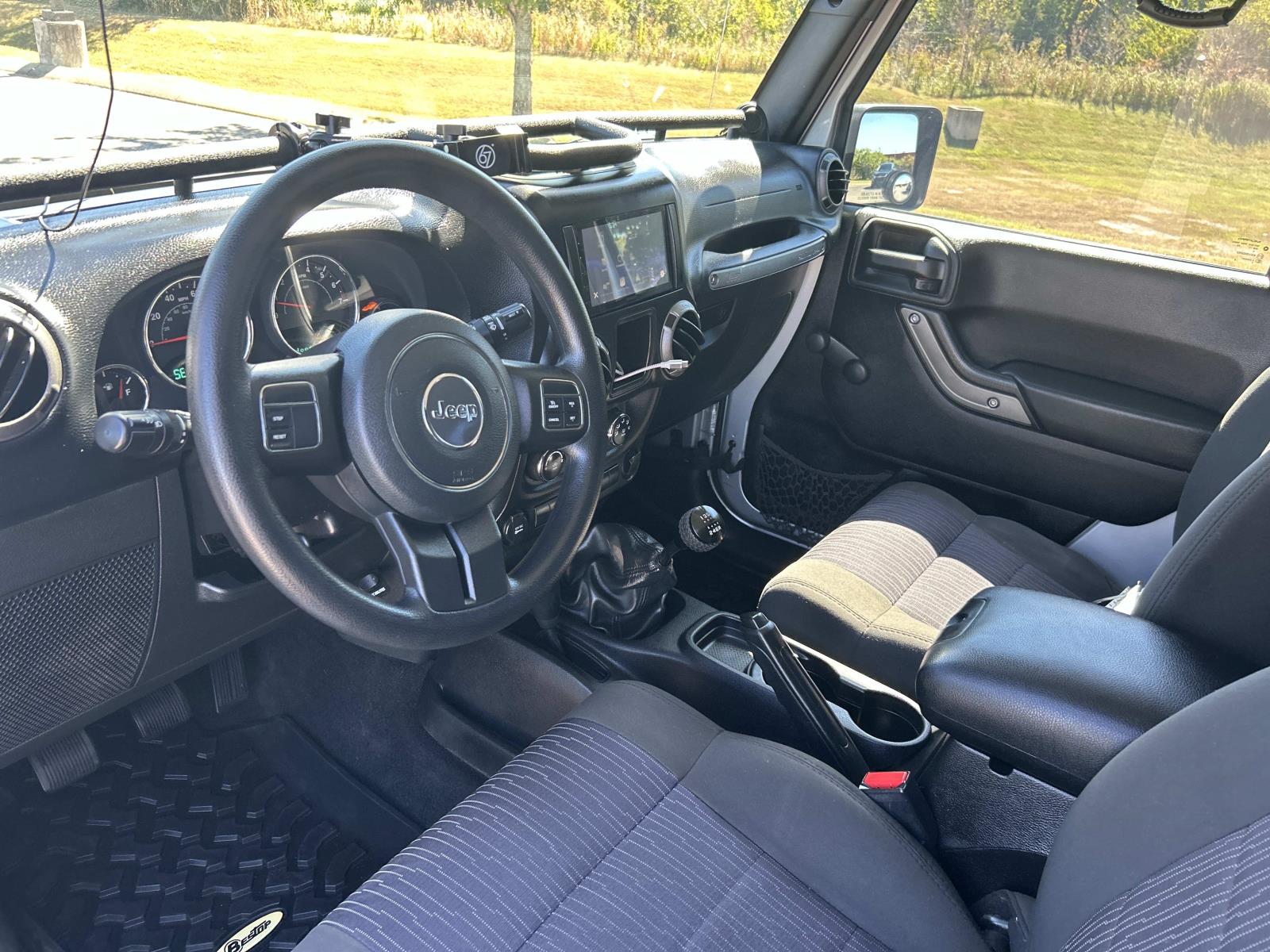 Vehicle photo 19