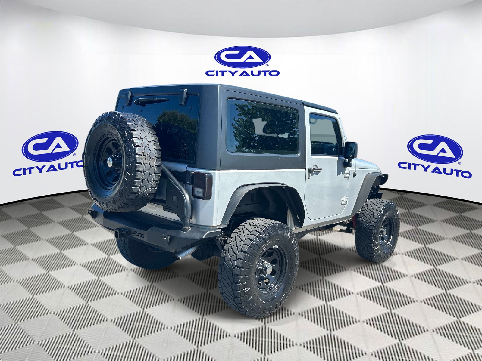 Vehicle photo 3