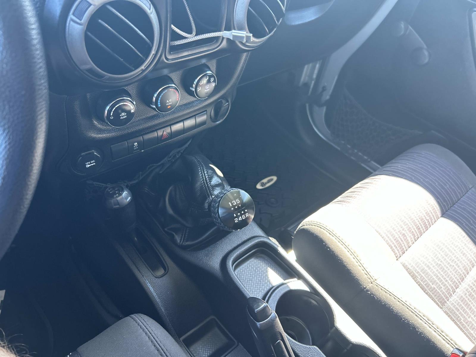 Vehicle photo 27