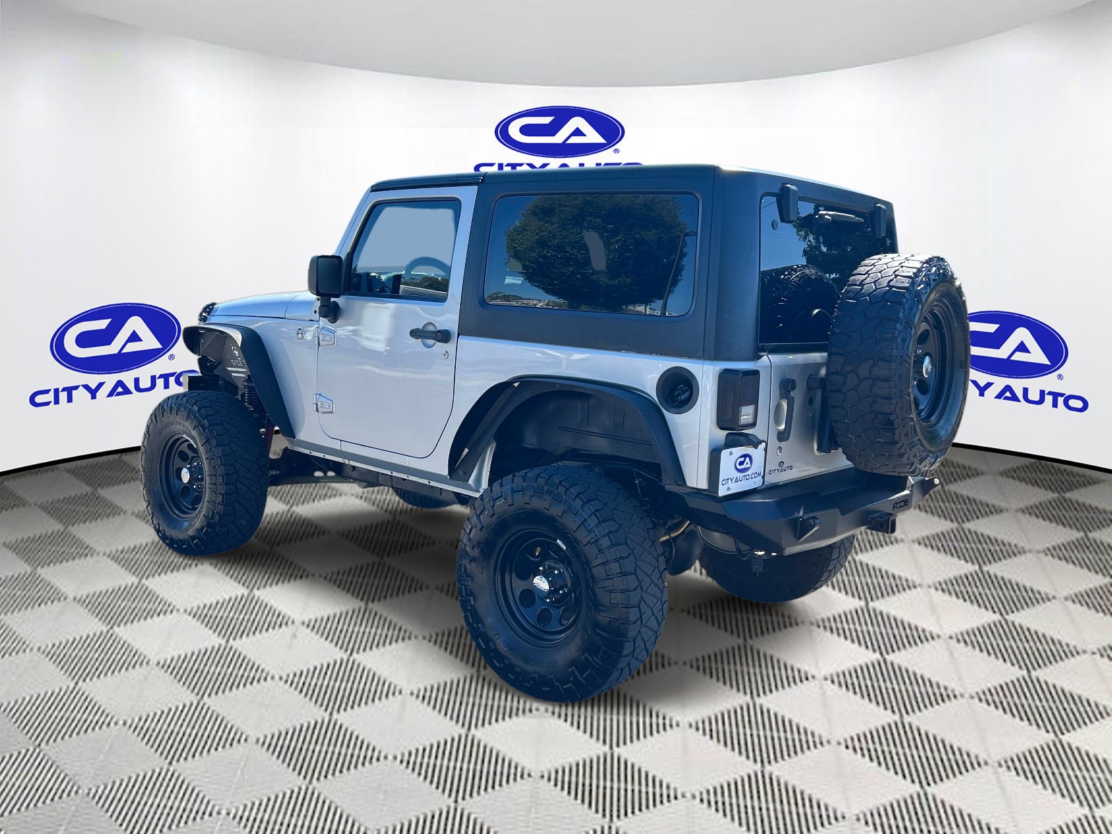 Vehicle photo 5