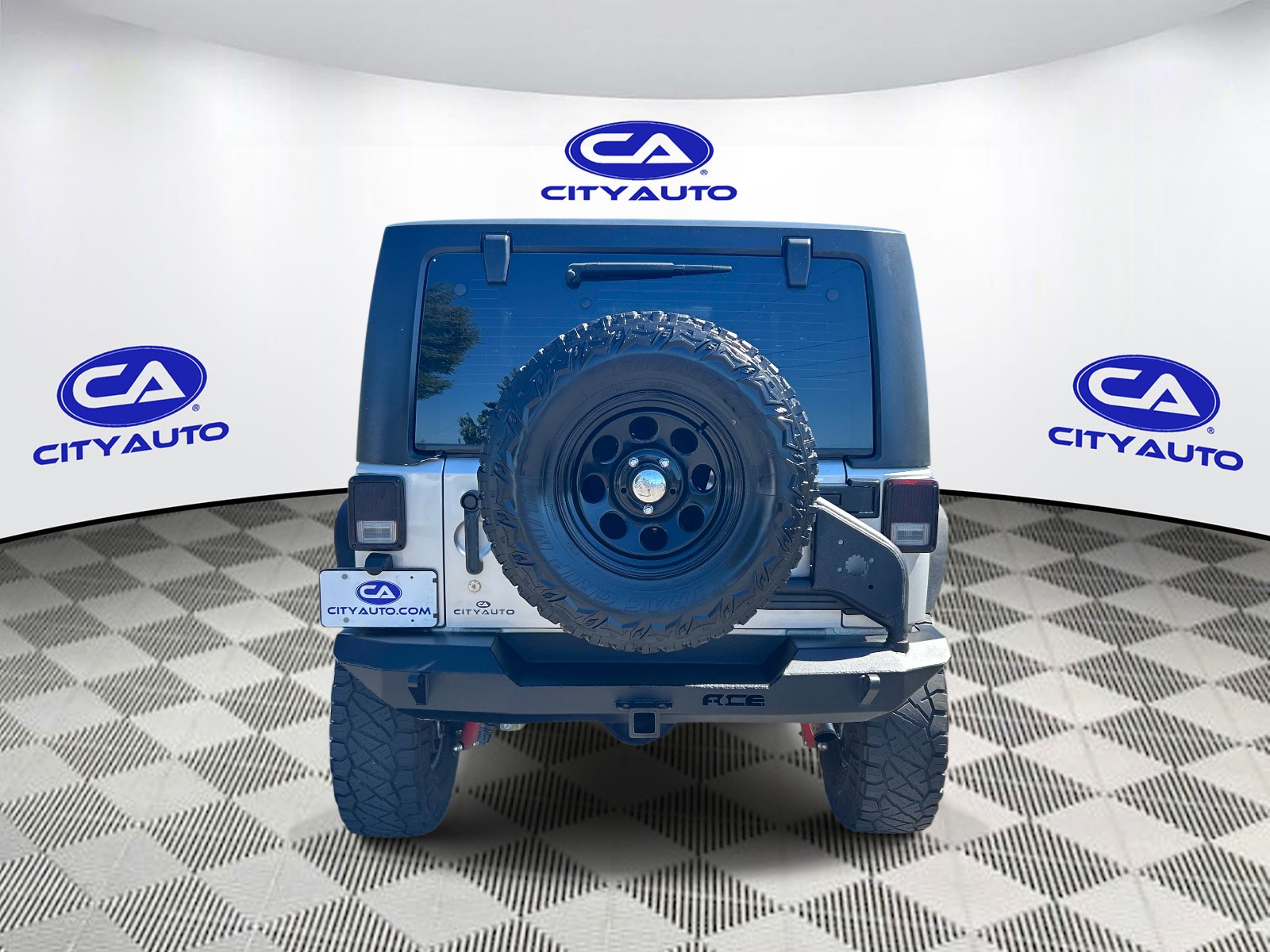 Vehicle photo 4