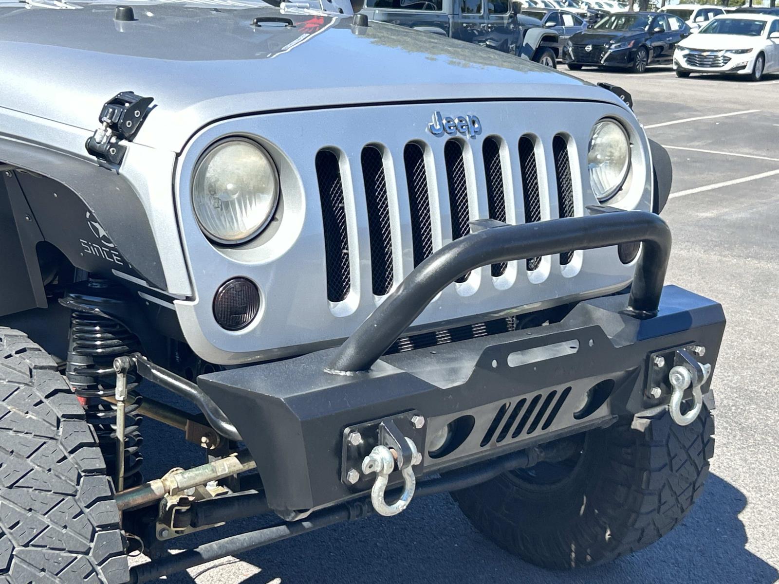 Vehicle photo 13