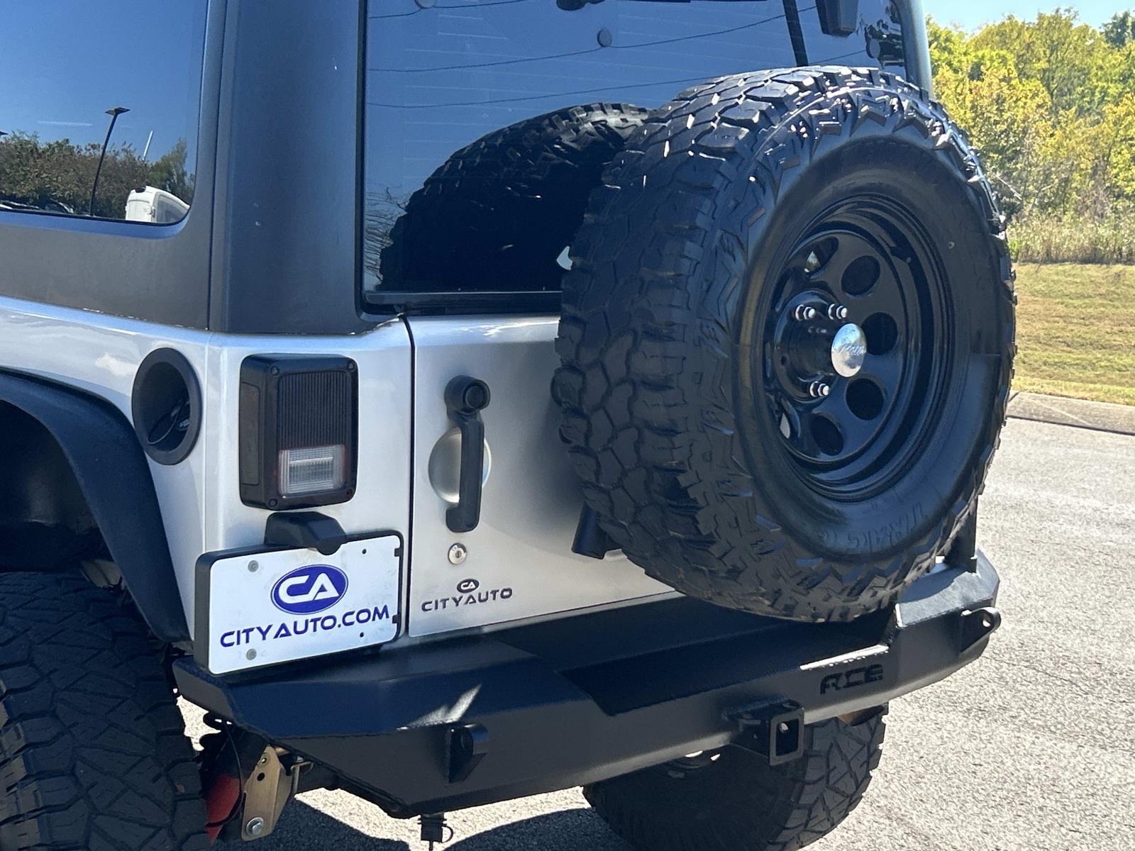 Vehicle photo 14