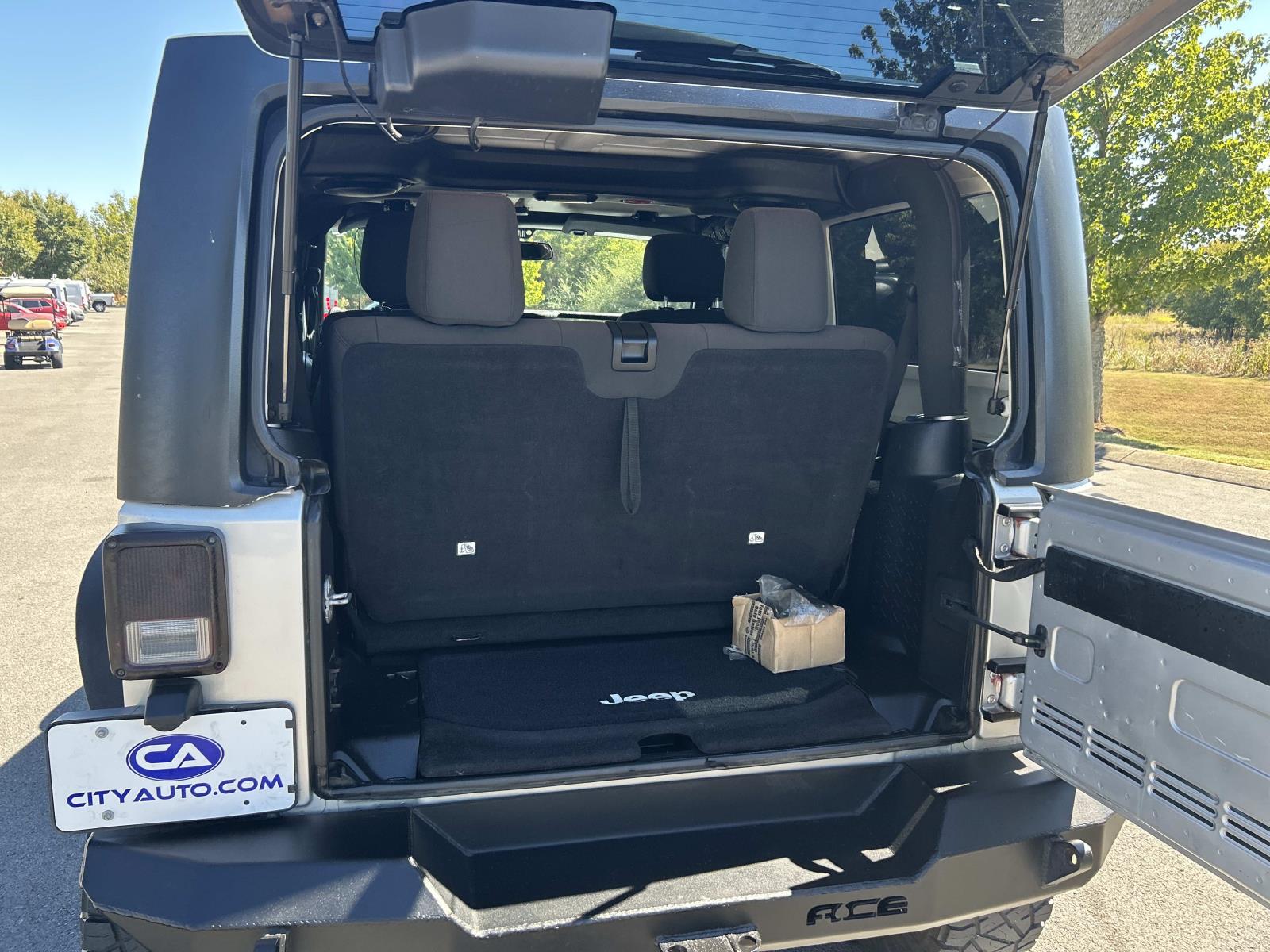 Vehicle photo 16