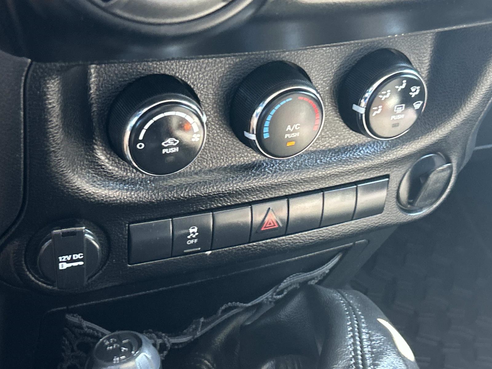 Vehicle photo 28