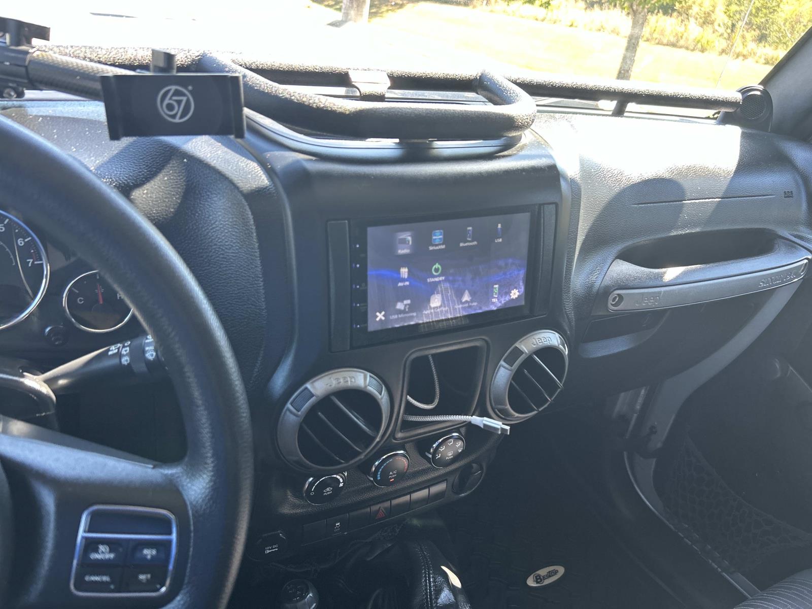 Vehicle photo 25