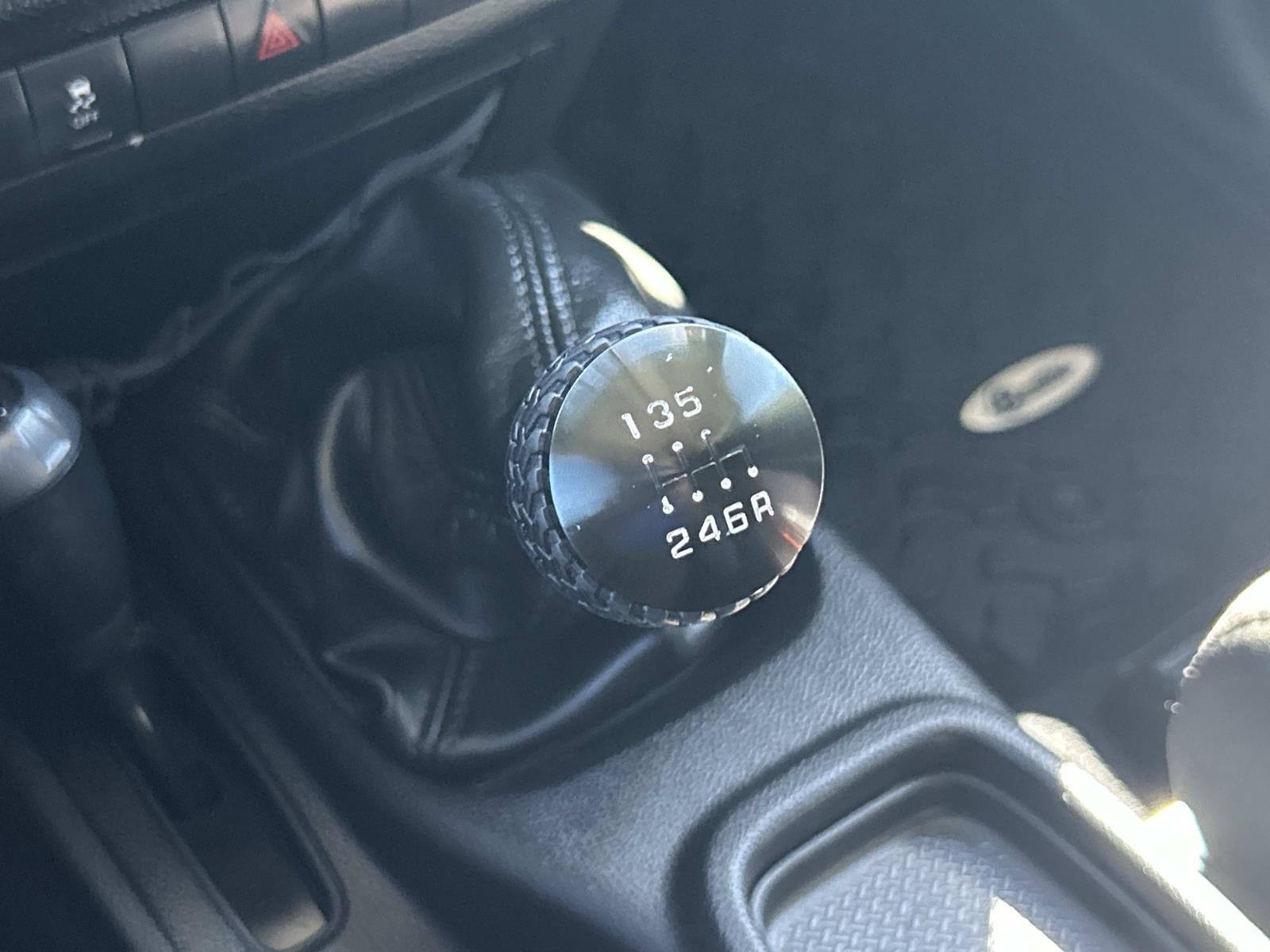 Vehicle photo 29