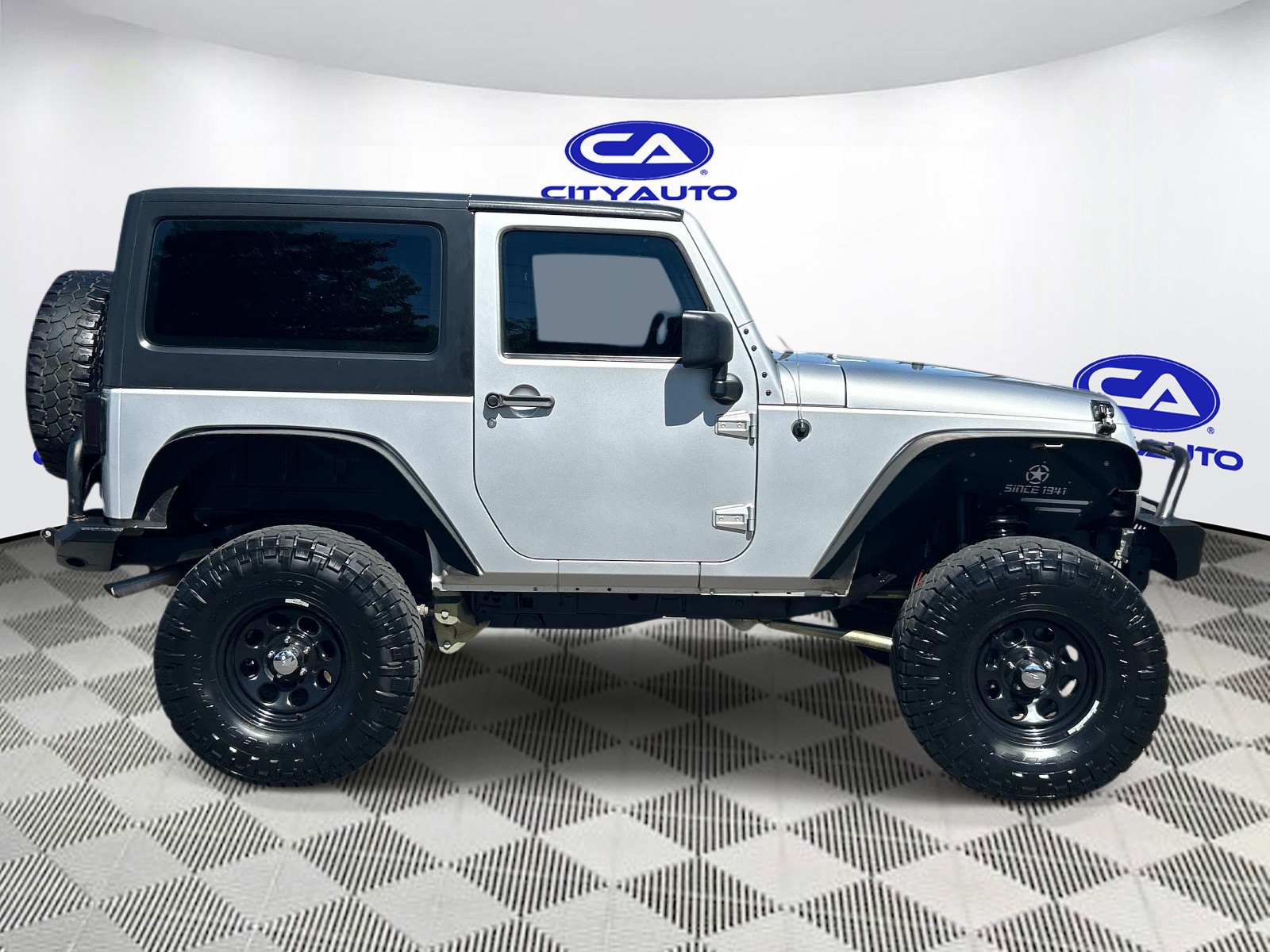Vehicle photo 2