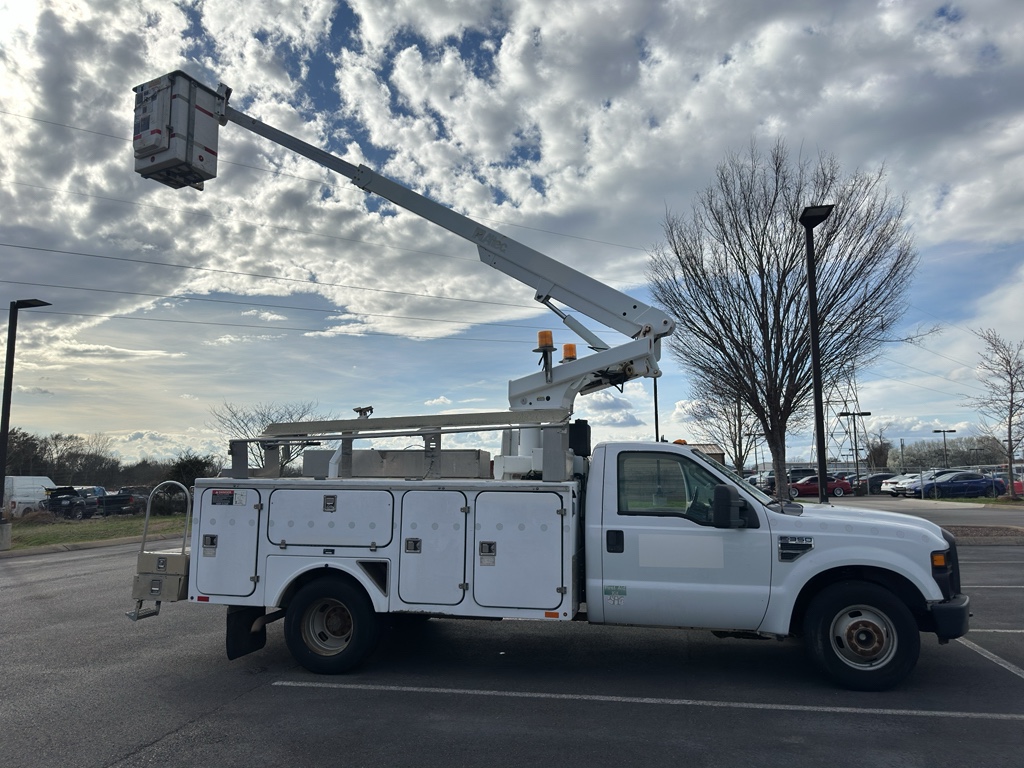2008 Ford F-350 Super Duty Chassis Cab XL