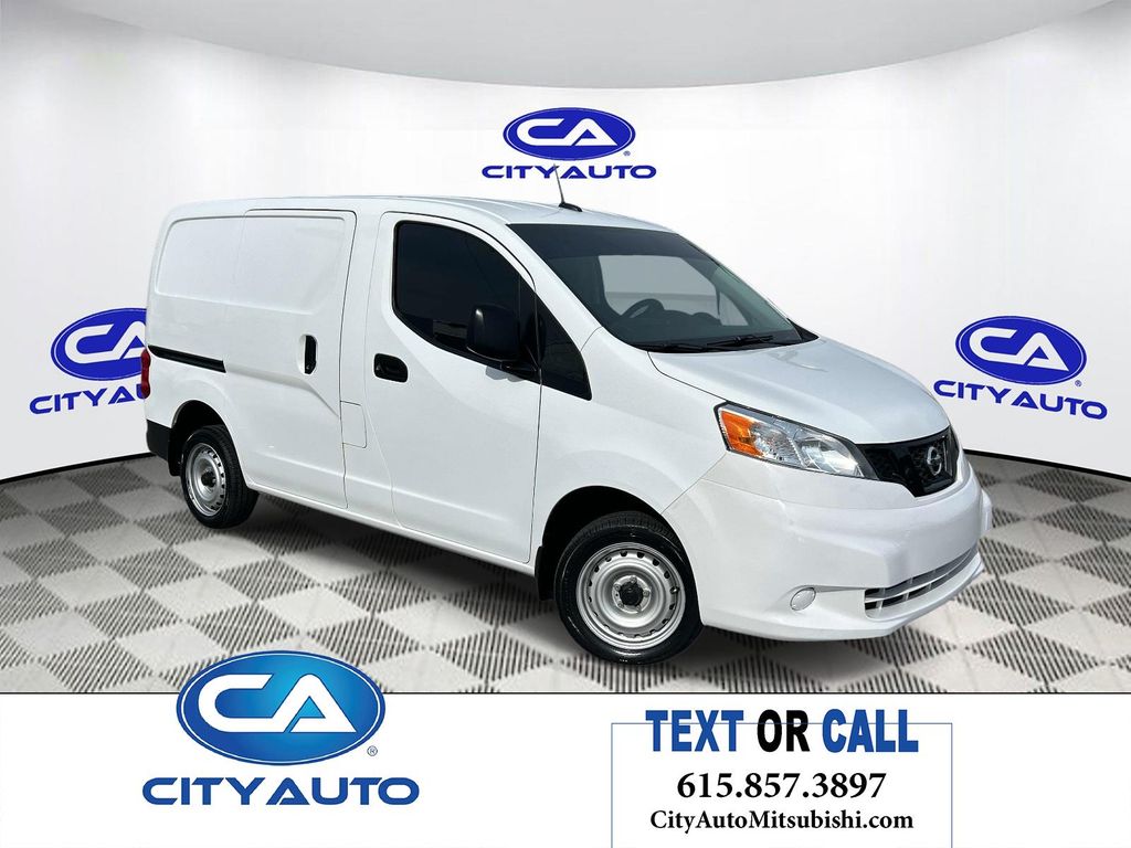 2021 Nissan NV200 S's photo