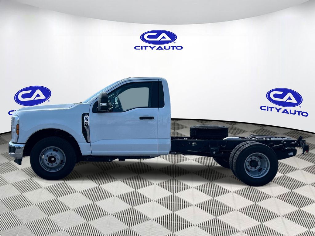 Used 2025 Ford F-350 Super Duty Chassis Truck