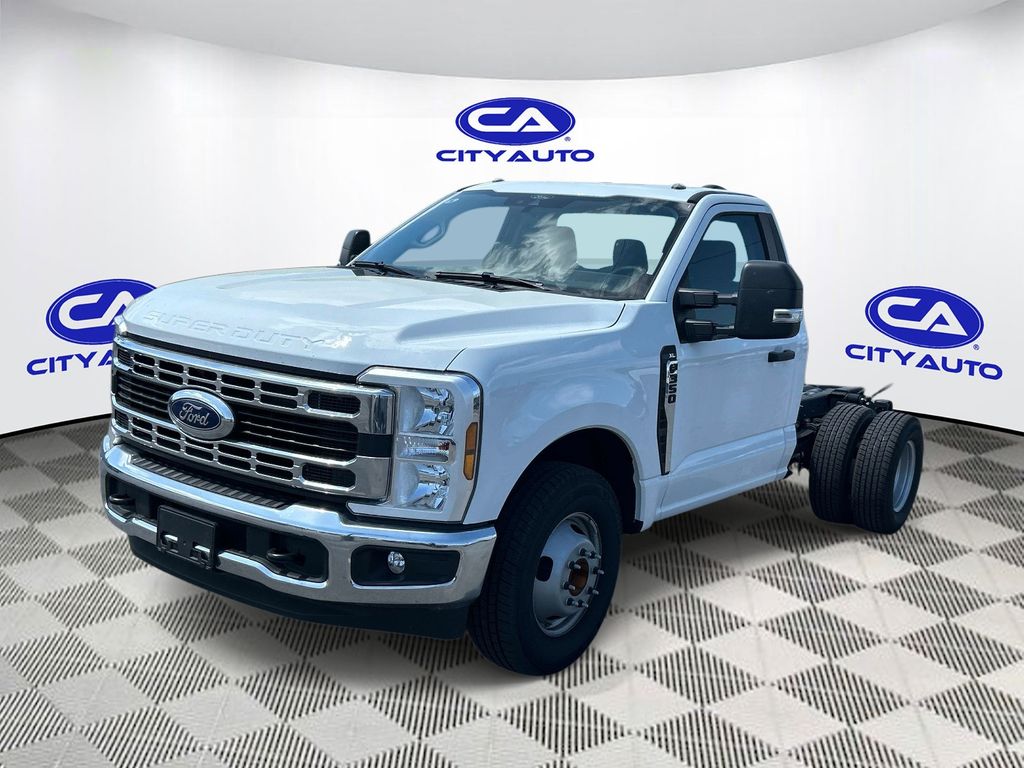 Used 2025 Ford F-350 Super Duty Chassis Truck