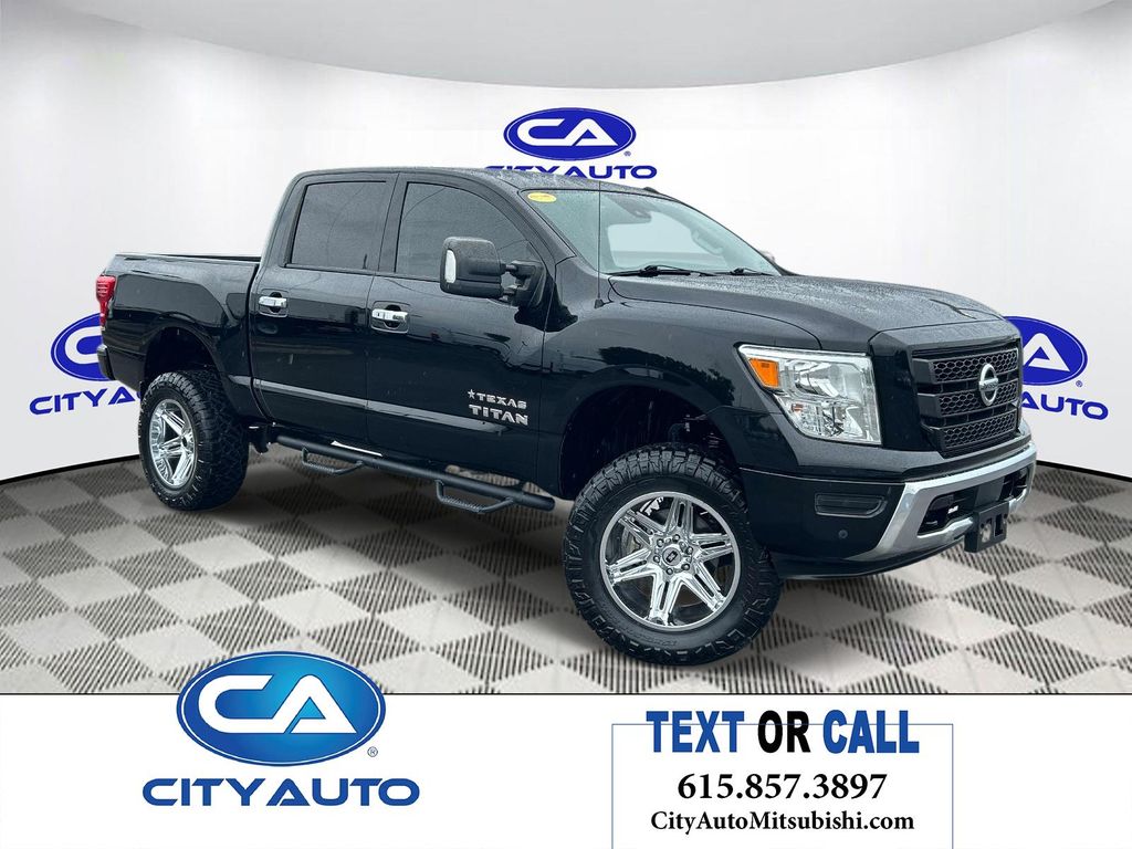 2021 Nissan Titan SV 4X4 Crew Cab's photo