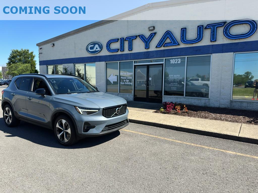 2023 Volvo XC40 B4 Ultimate Dark's photo