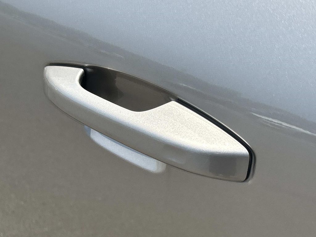 2024 Volvo XC40 Core - Photo 20