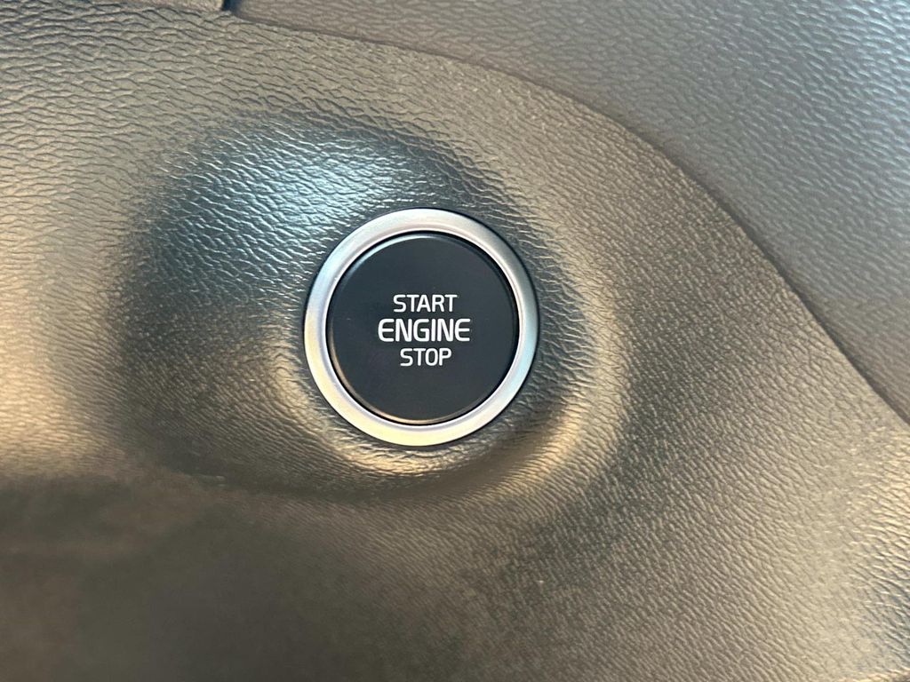 2024 Volvo XC40 Core - Photo 39