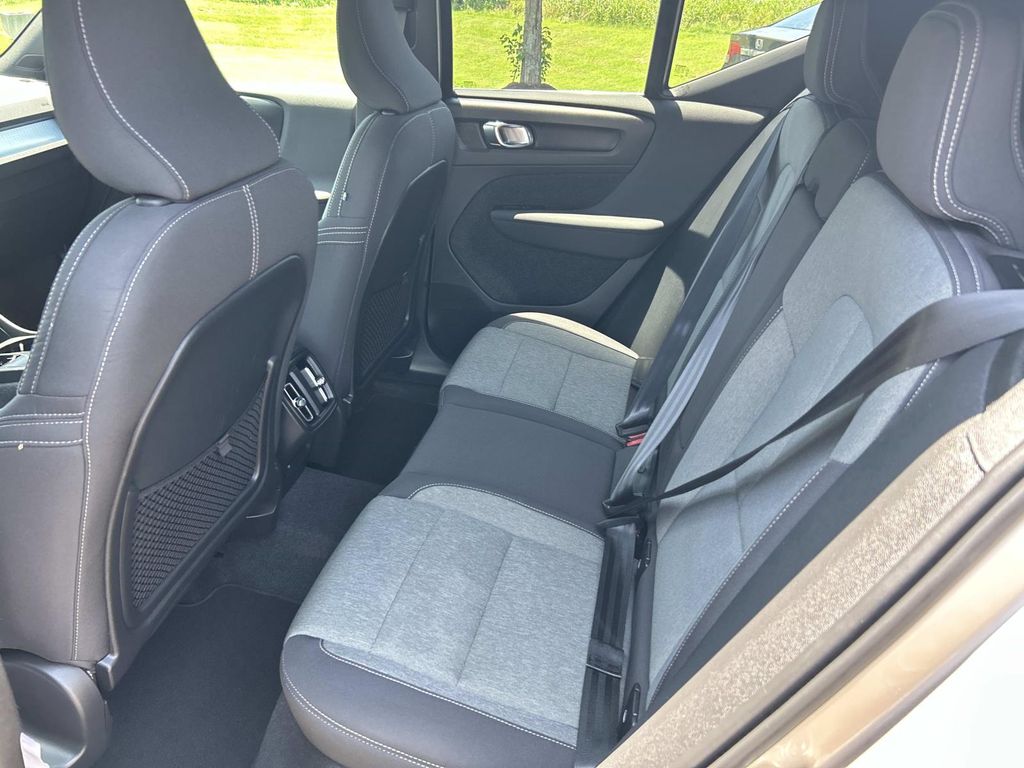 2024 Volvo XC40 Core - Photo 26