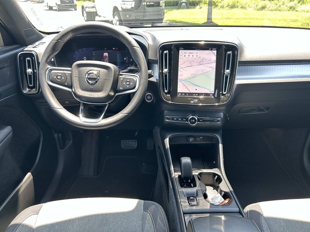 2024 Volvo XC40 Core - Photo 23